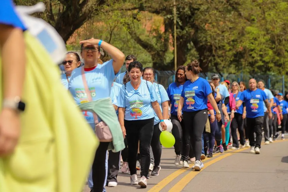 Quase 500 pessoas participam da Caminhada da Pessoa Idosa