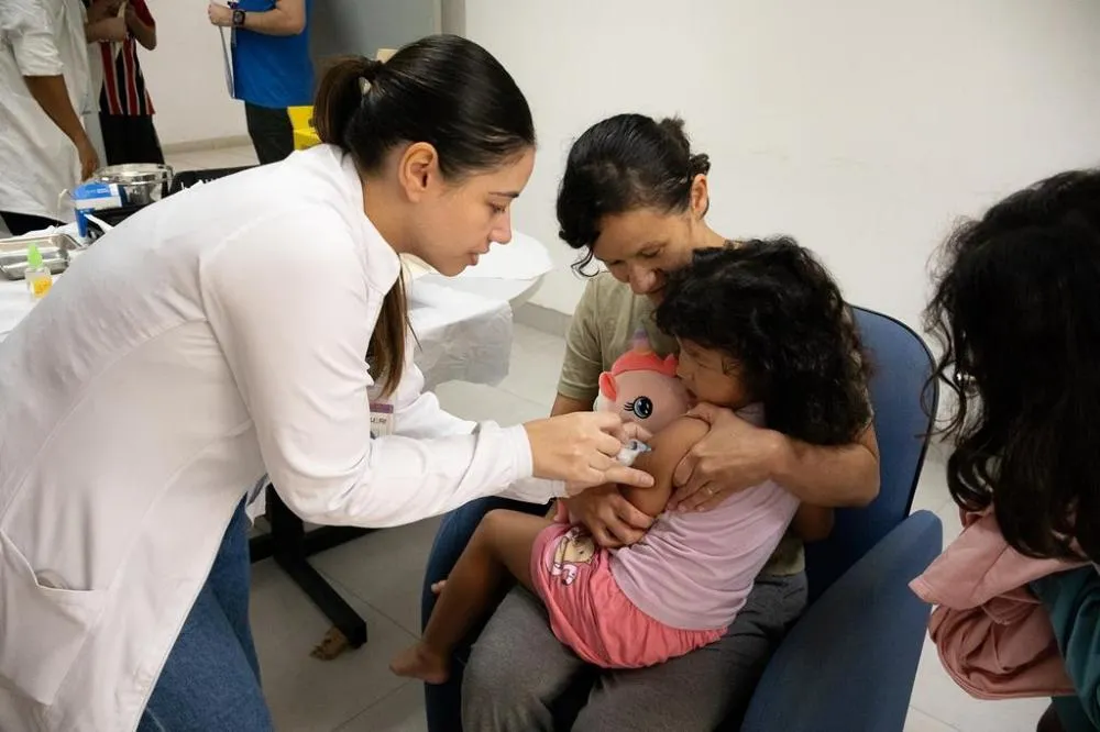 Vacinação nas escolas acontece neste sábado