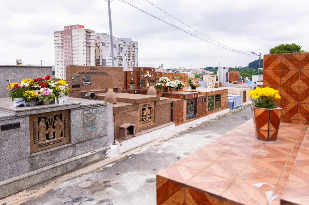 Cemitérios de Osasco terão horário especial e missas 
